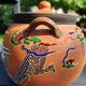 Théière japonaise décorative ancienne en terre cuite tons orangés, à décor de dragon émaillé multico