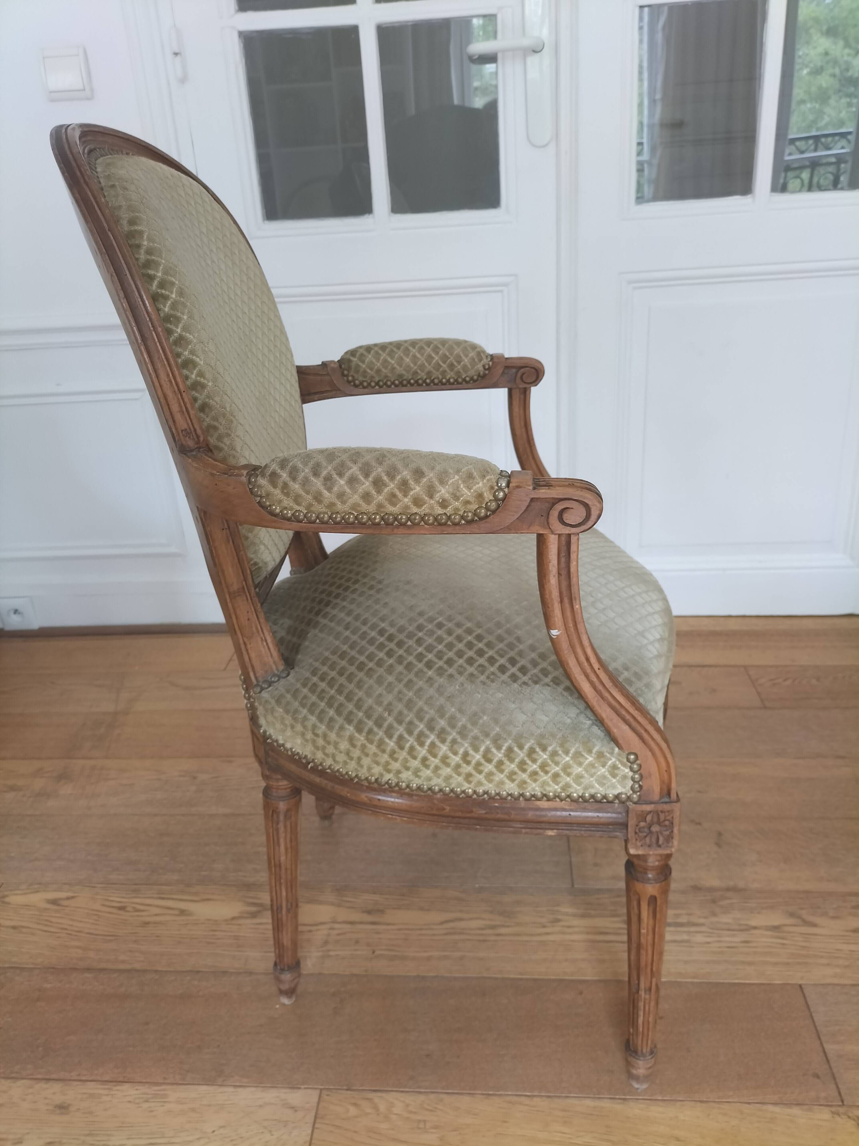 Fauteuils médaillon style Louis XVI