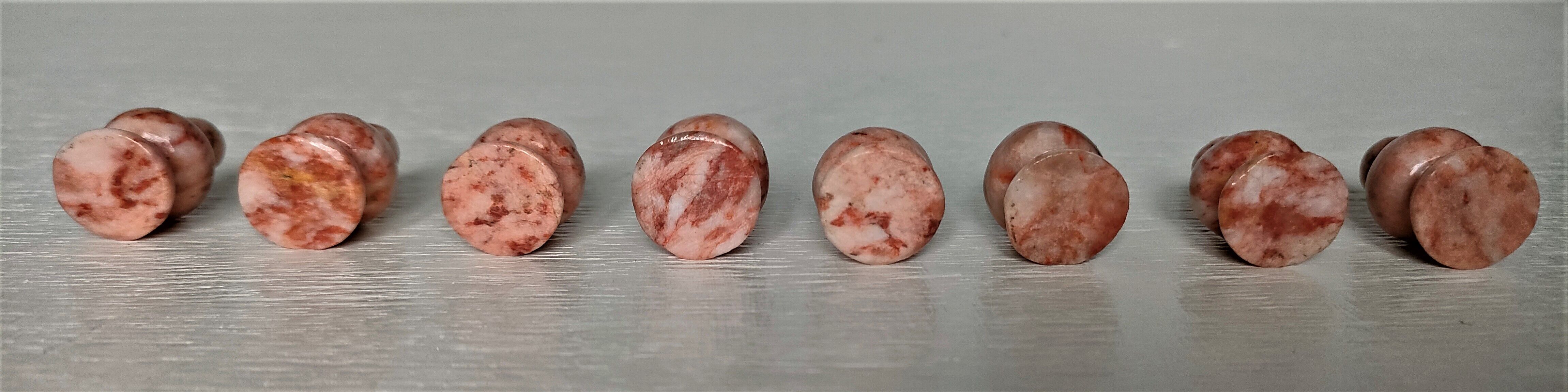 Small chessboard in coral marble and black marble - Italy - Second half of the twentieth century