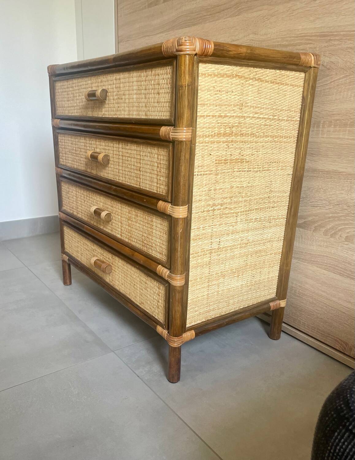 Vintage 4-drawer chest of drawers from 1970, rattan and bamboo, excellent condition.