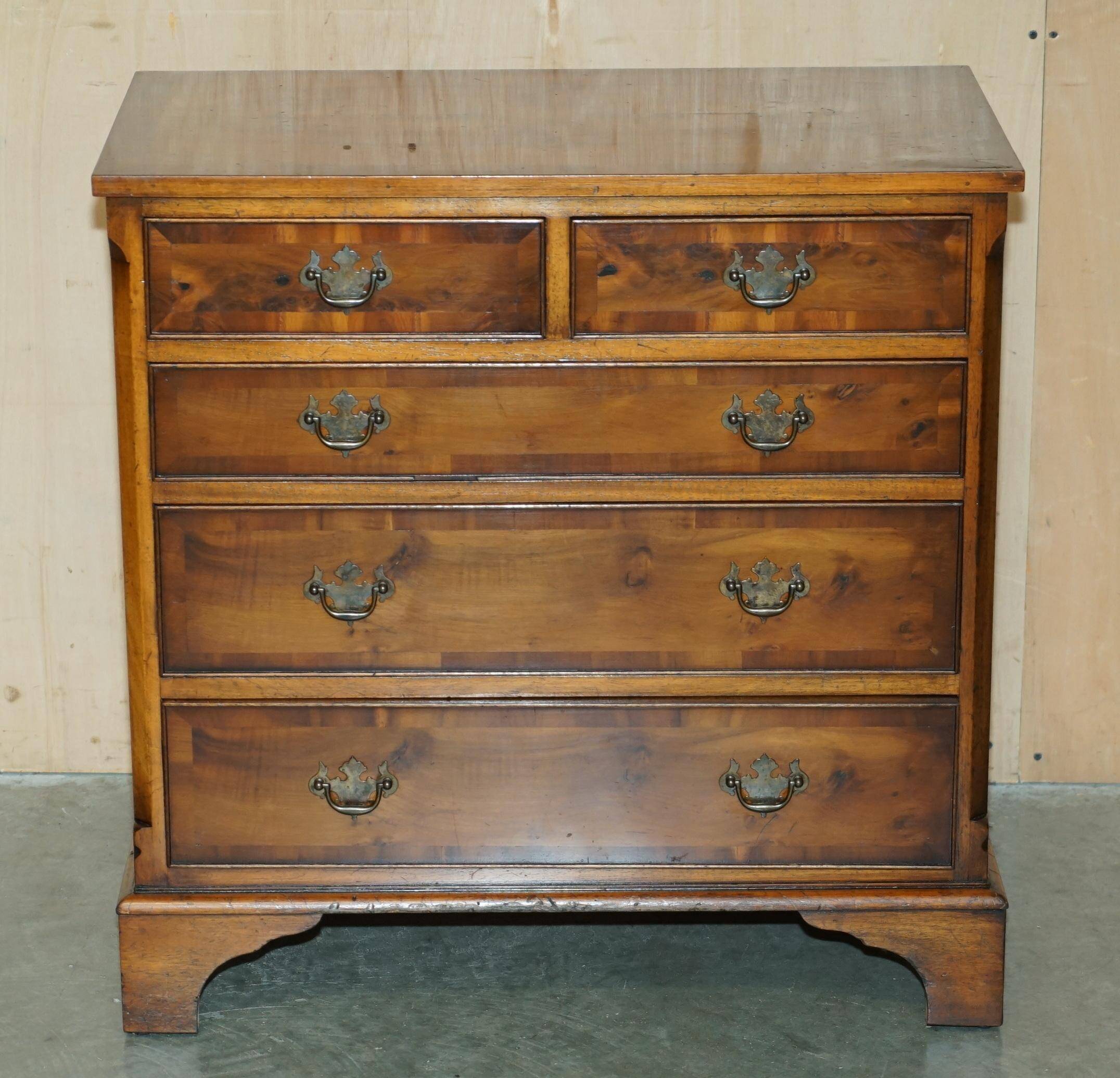 Georgian commode in yew wood with burr and burl grain, medium size.