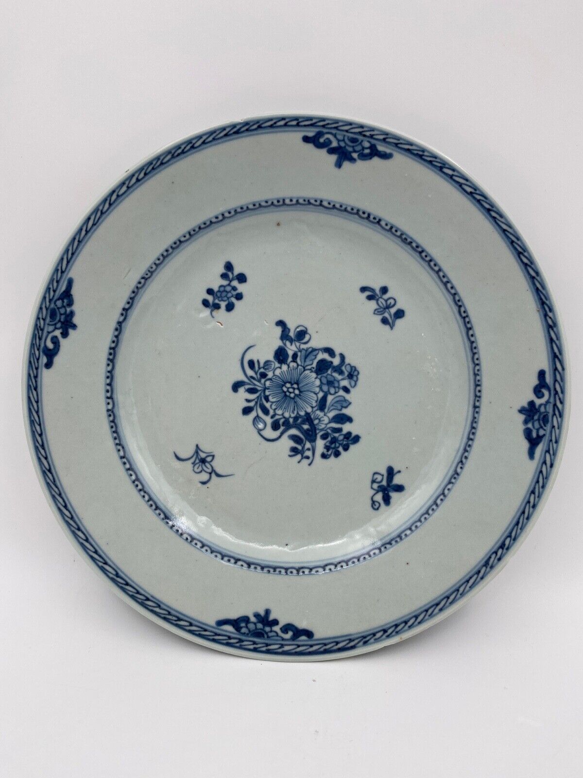 Plate in porcelain blue and white china xviii floral decoration