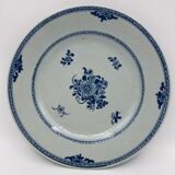 Plate in porcelain blue and white china xviii floral decoration