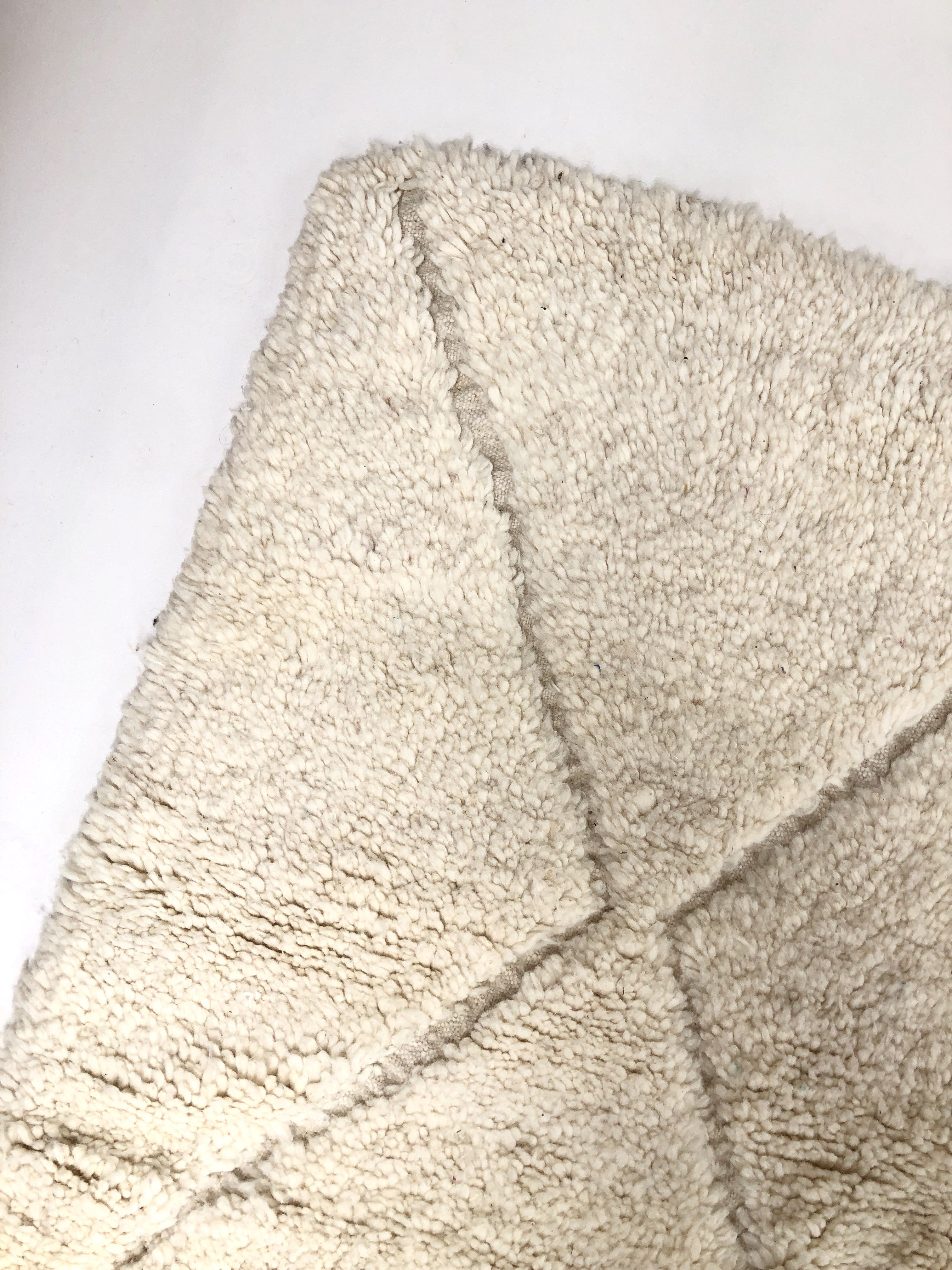 Berber carpet Beni Ouarain new ecru with engraved ecrus patterns 2,15x1.52m