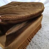 Pouf in green velvet