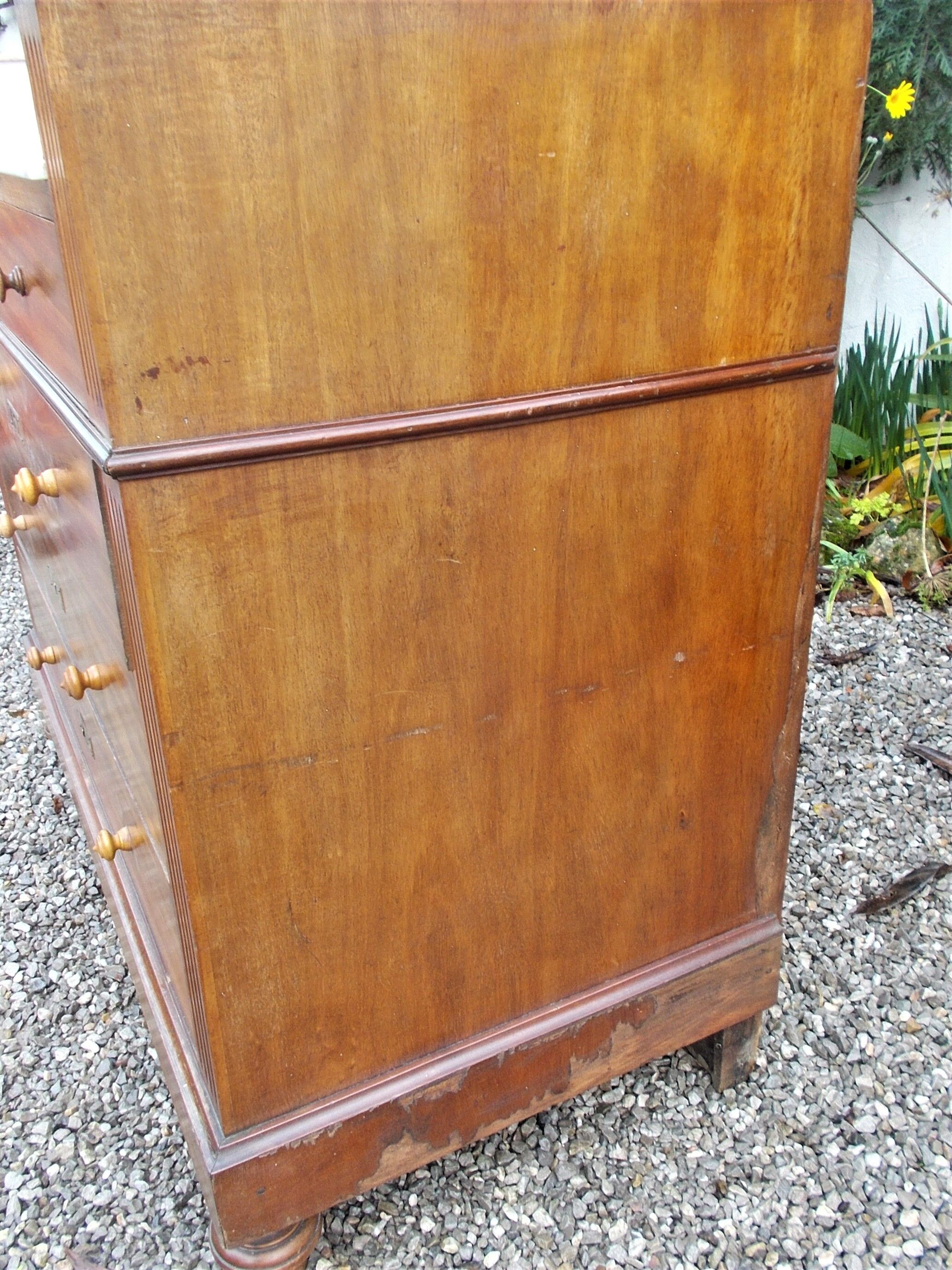 Commode antique, acajou poli et marbre