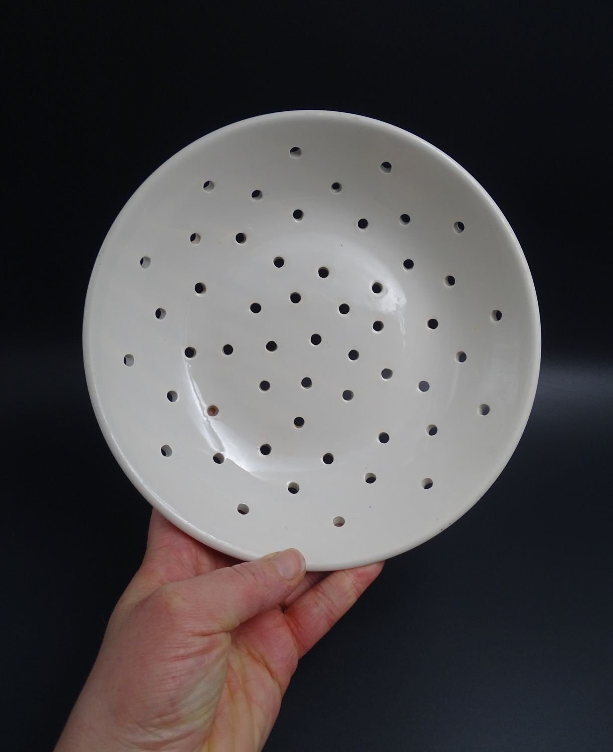 Digoin white earthenware strawberry drain plate - circa 1950 - Vintage