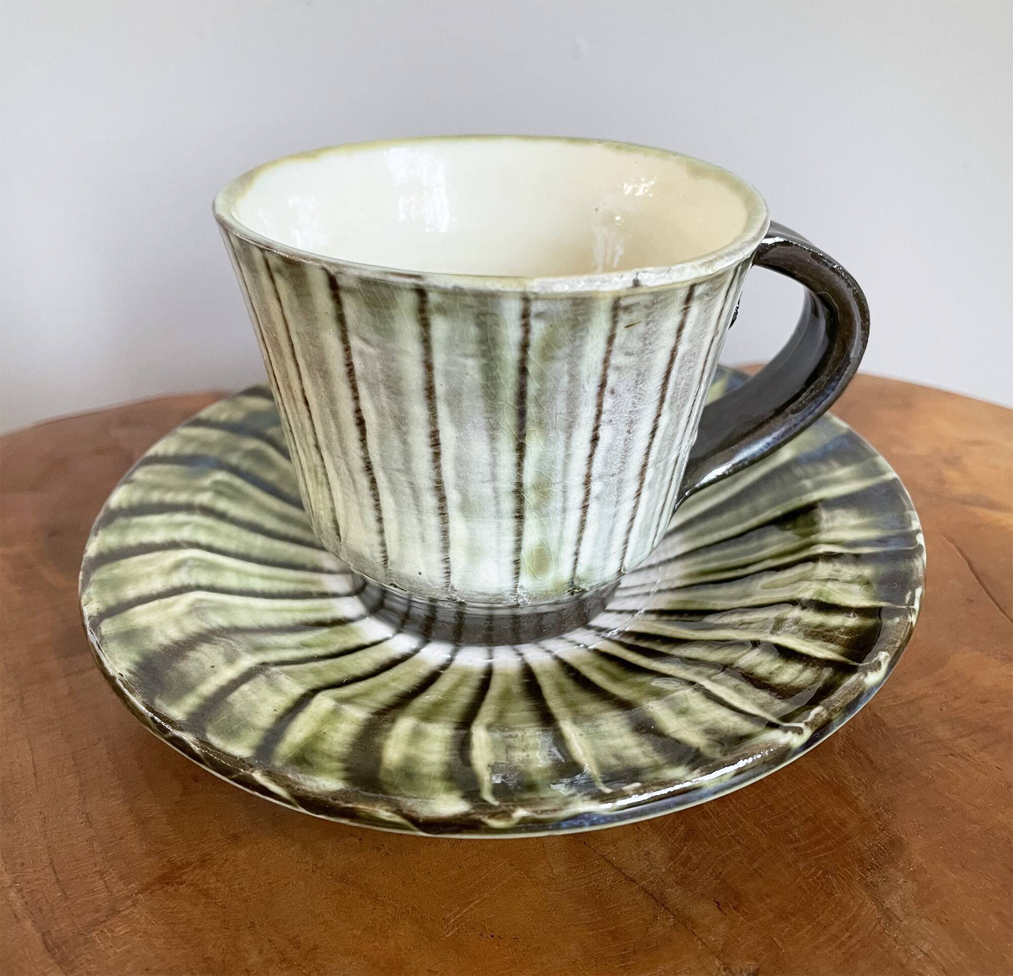 Onta-yaki ware - green and white ceramic teacup with saucer - japanese traditional handmade pottery