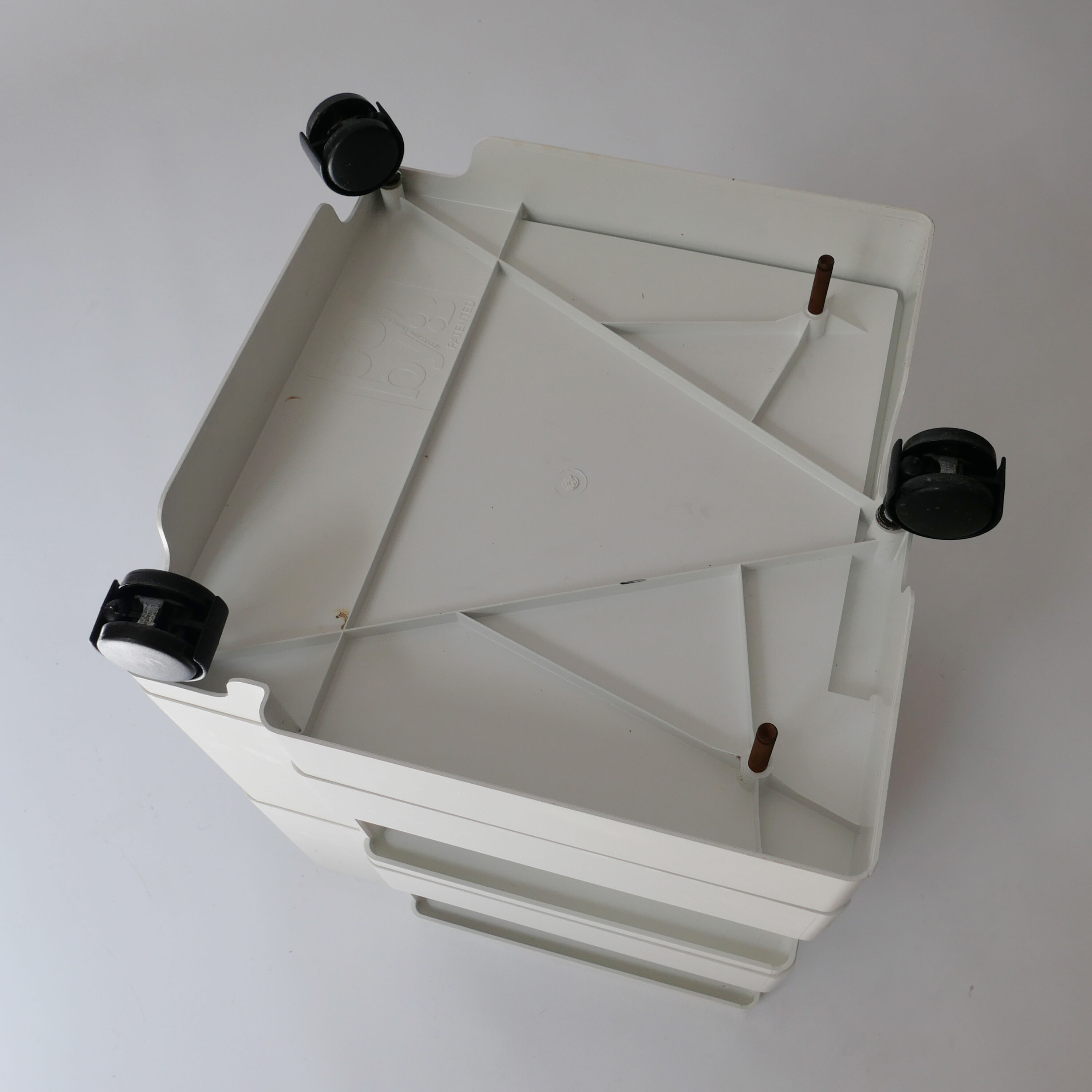 Boby storage trolley design serving table Joe Colombo. vintage