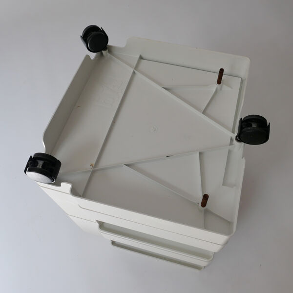 Chariot de rangement Boby table desserte design  Joe Colombo. vintage