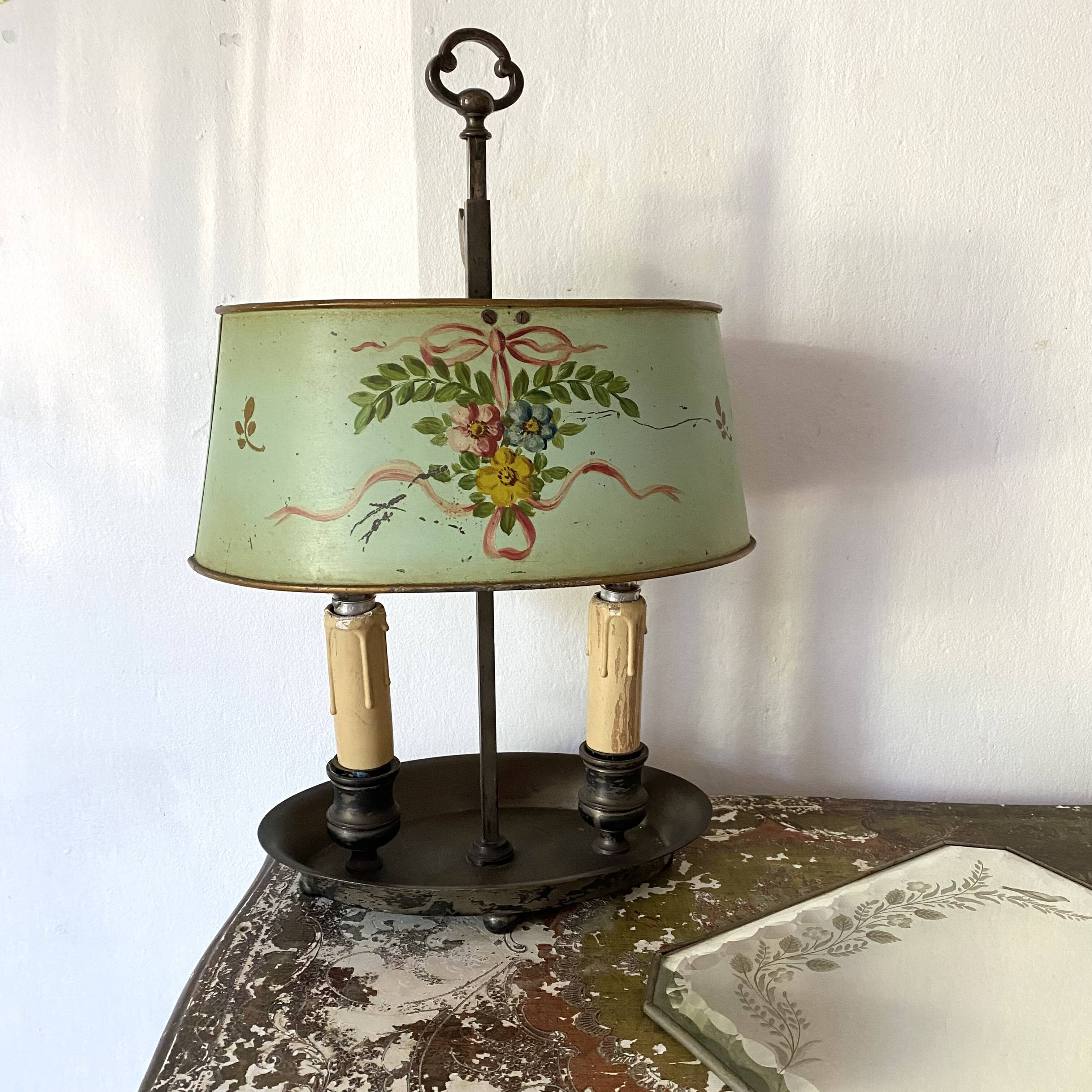 Bouillotte lamp in painted sheet metal decorated with flowers