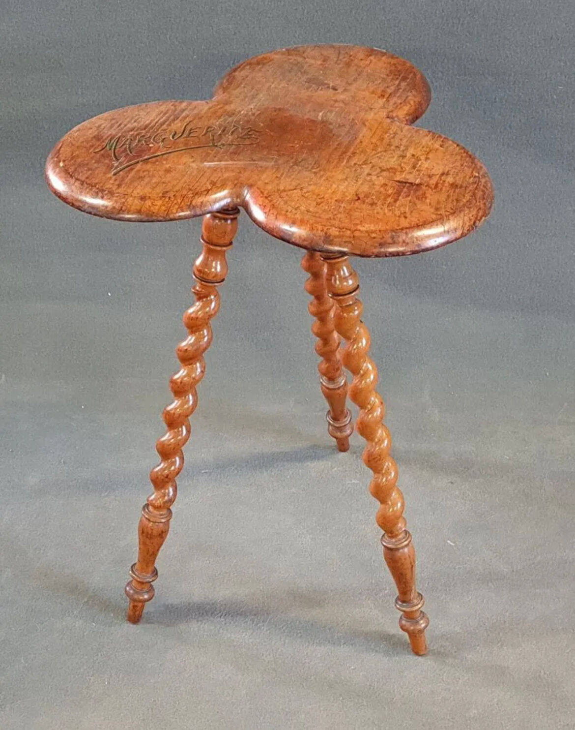 Tripod pedestal "Marguerite" 1900