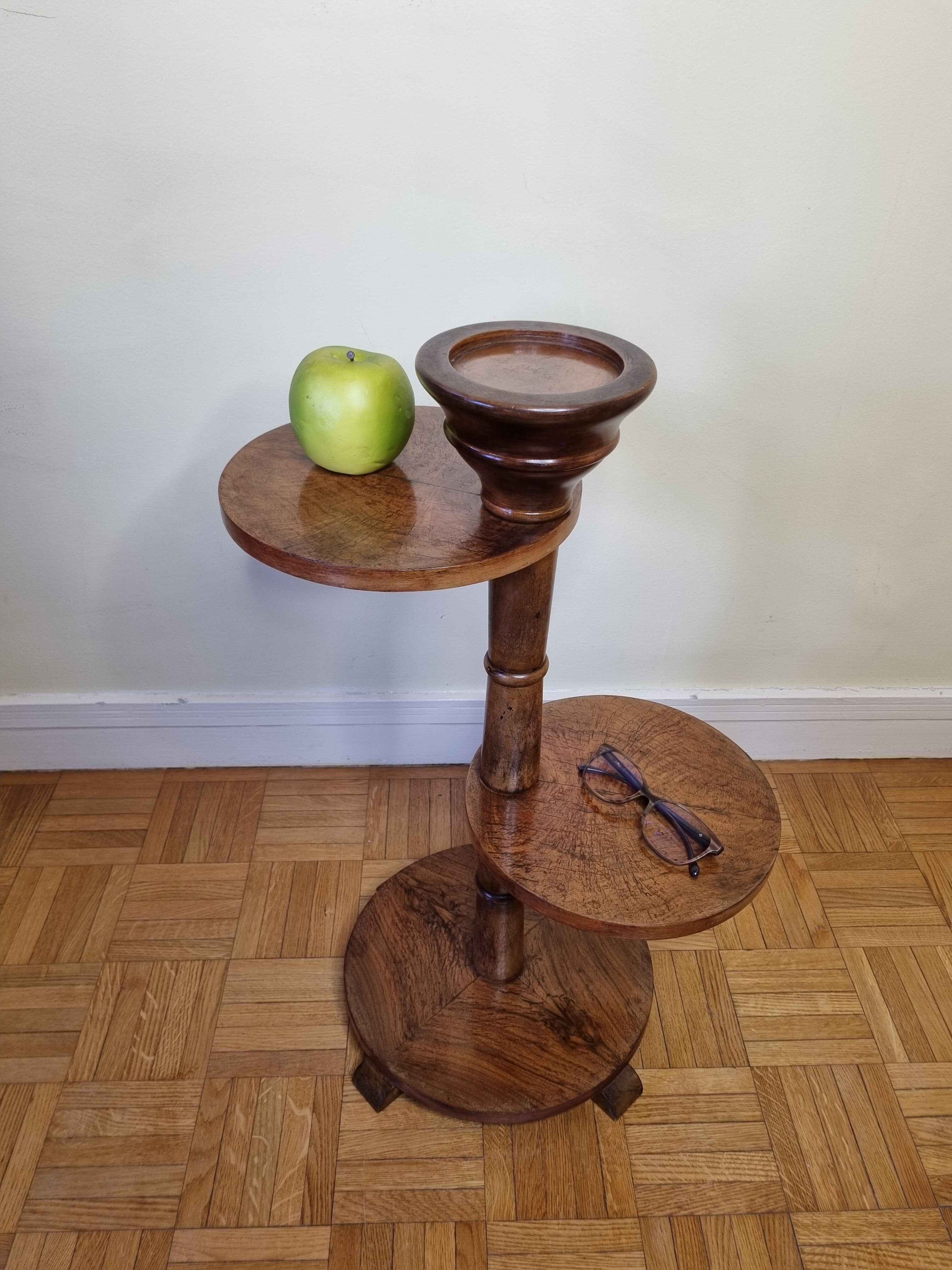 Guéridon Art Déco Modernisme à deux plateaux en Loupe de Thuya