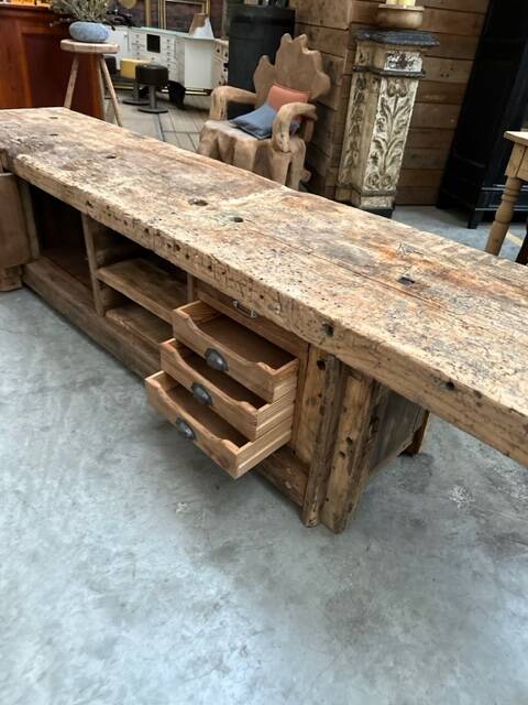 Huge workbench at the beginning of the 20th century transformed into a TV unit