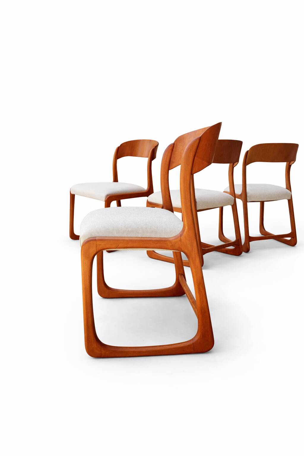 Suite de 4 chaises Baumann modèle traîneau – design moderniste français – a
