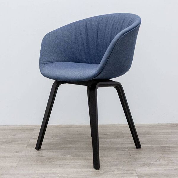 Chaise HAY AAC23 en tissu bleu foncé