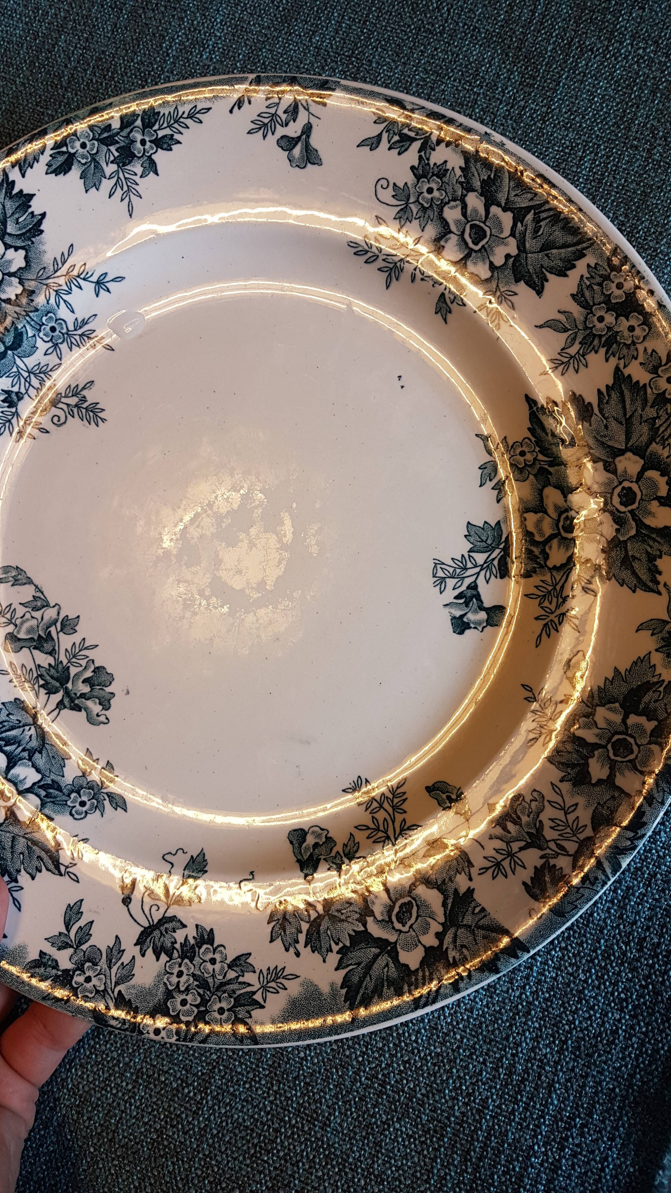 Round dish in earthenware decor Marie Louise