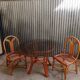 Table en rotin et verre fumé+ 2 chaises