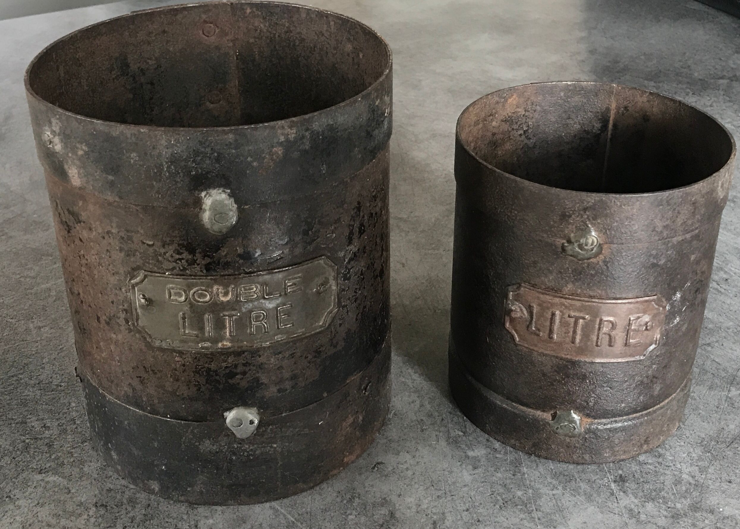 Set of 2 measures or grain pots double liter and liter in iron XlXh