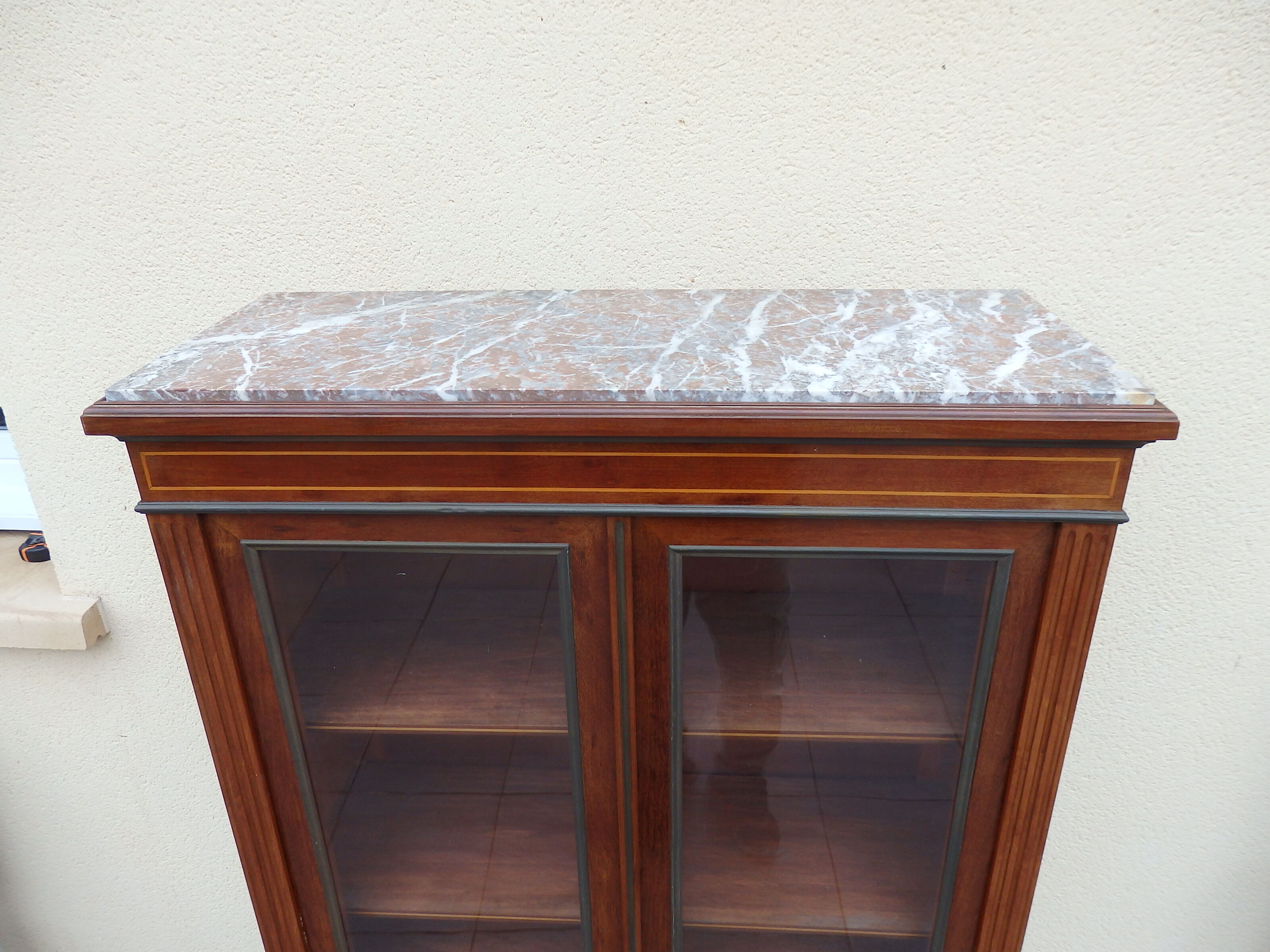 louis XVI showcase furniture