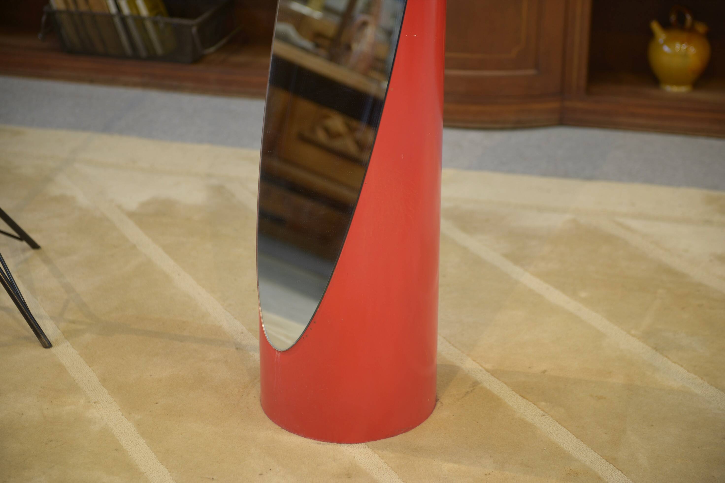 Miroir « Lipstick » en fibre laquée rouge 1970’s