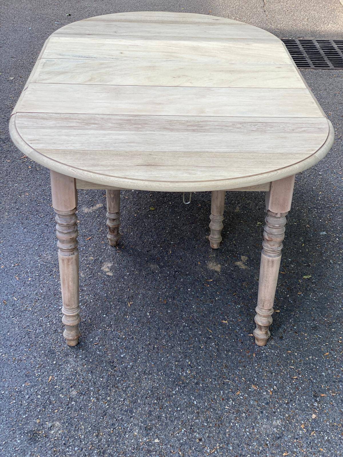 Round extendable dining table with flaps, stripped in raw oak, with 3 extensions.