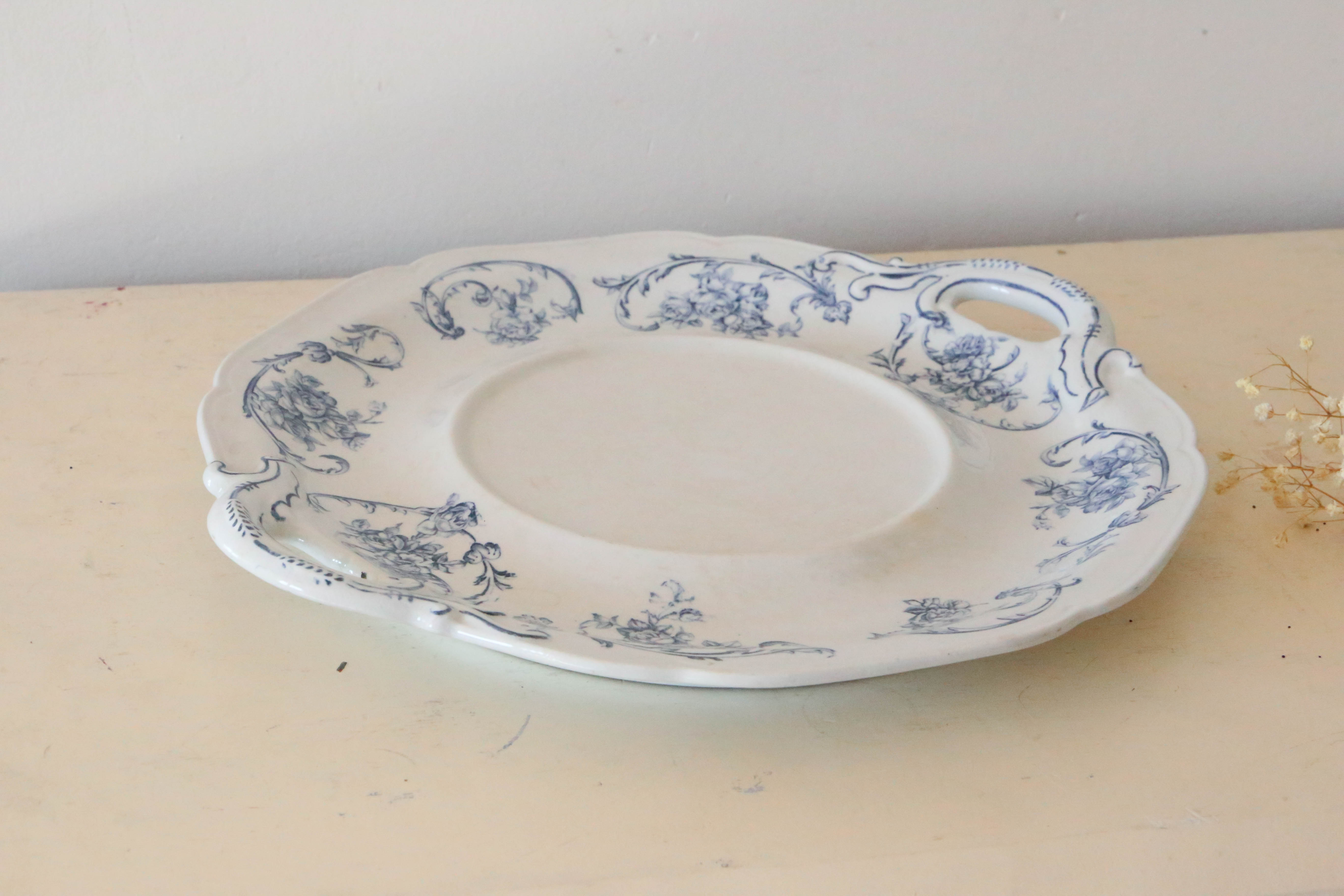 Plat terre de fer, modèle Ortus, antique
