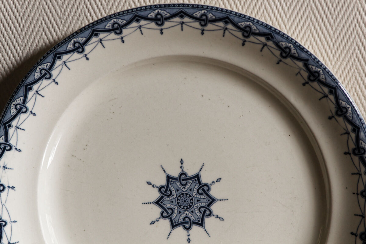 Set of 5 iron earth dishes