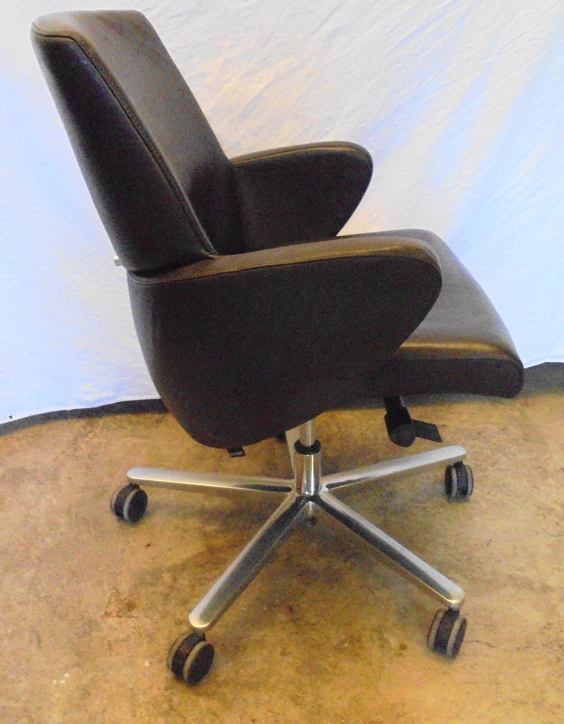 2000s Emmegi leather Italian office chair