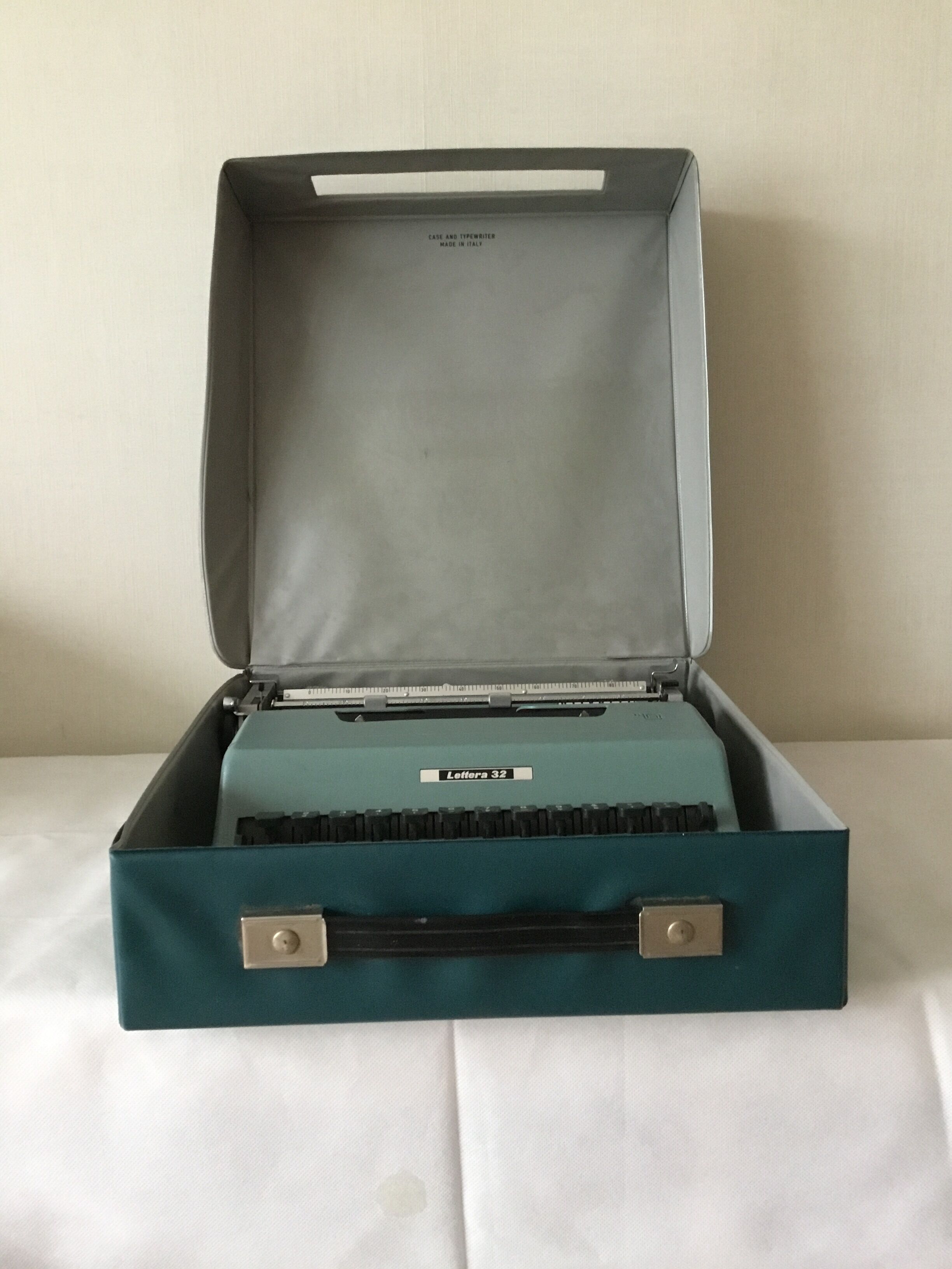 Typewriter olivette lettera 32