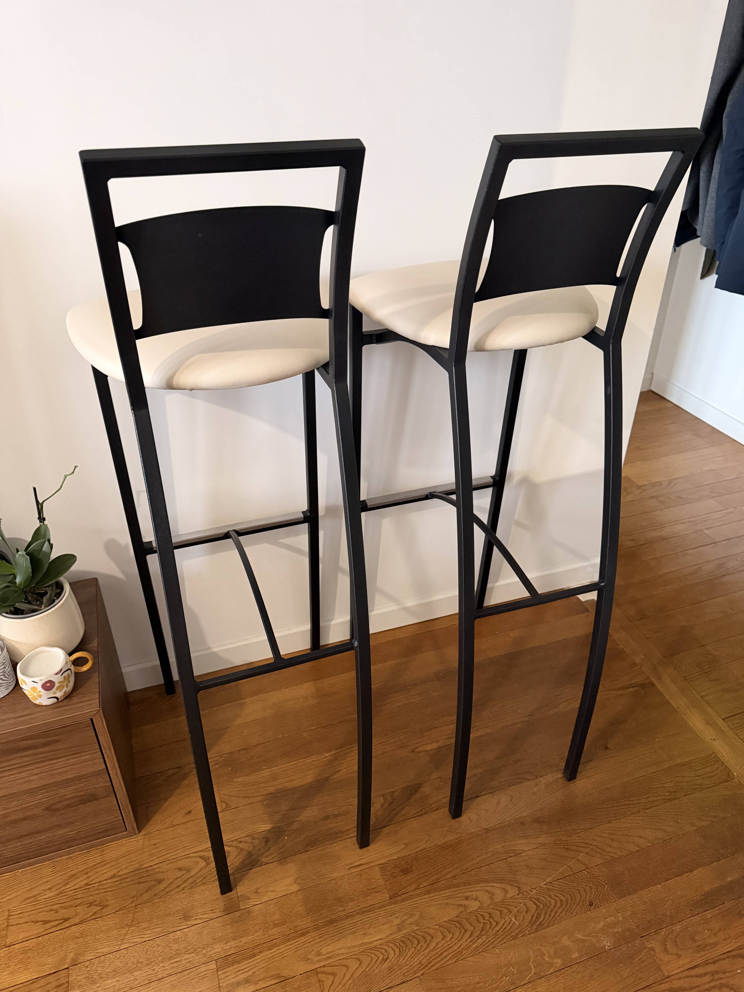 Lot de 2 chaises de bar noires - Design moderne