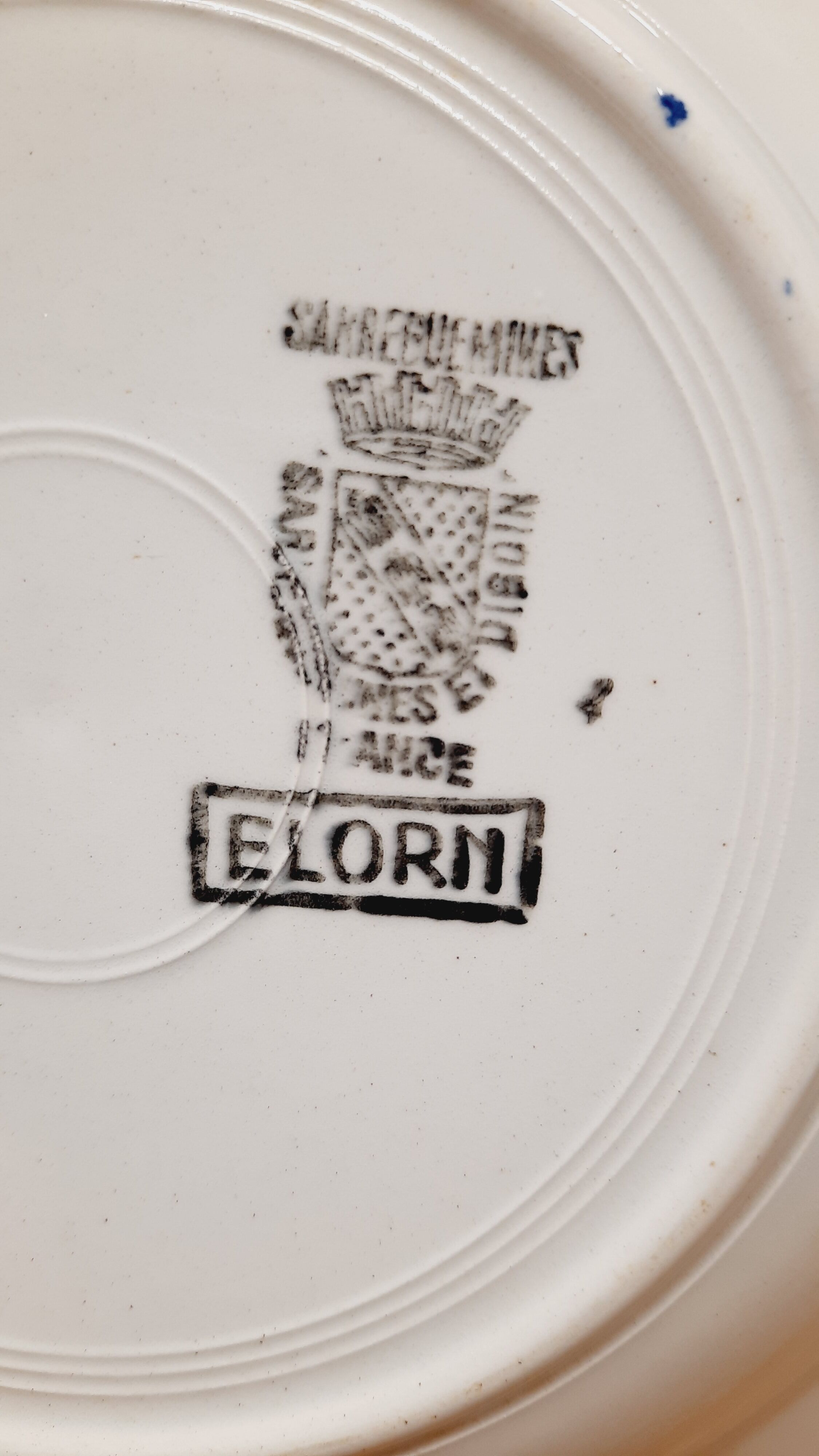 Pair of Digoin hollow plates