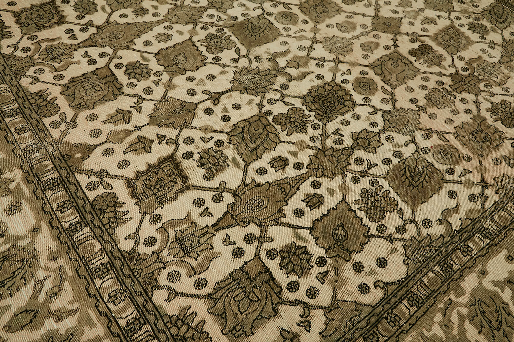 Hand-knotted anatolian antique 1970s 270 cm x 320 cm beige wool carpet
