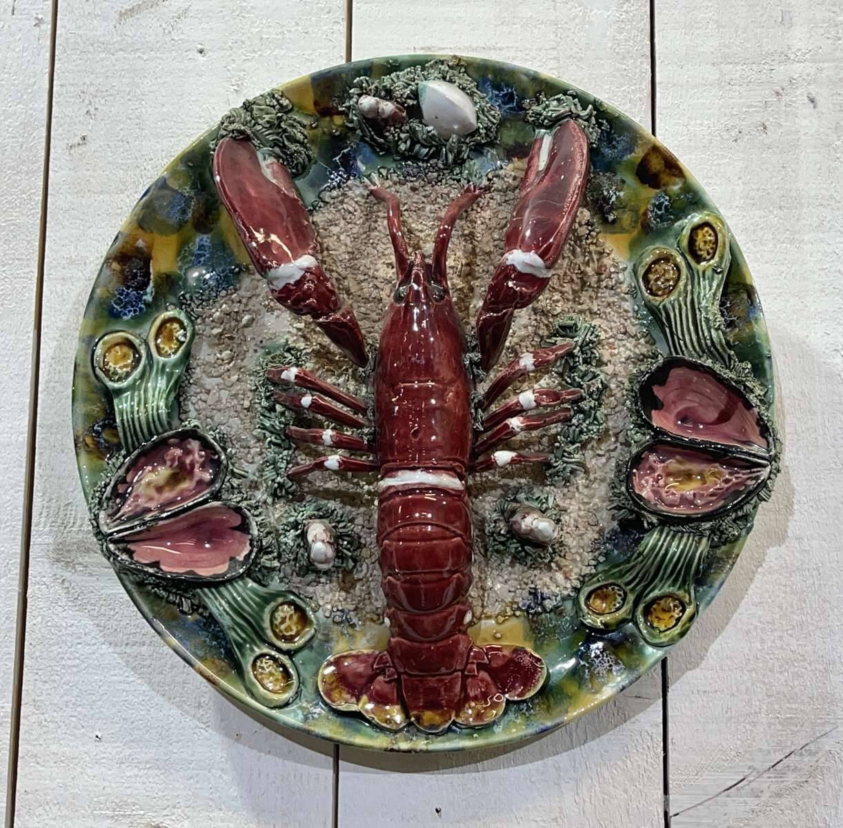 Set of 8 majolica-barbotine dishes and plates
