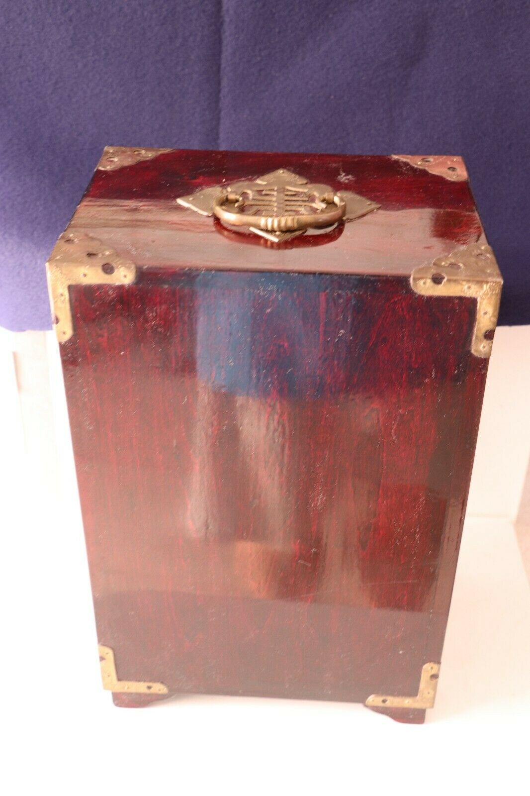 Chinese jewelry box in carved wood and inlaid stones 19th