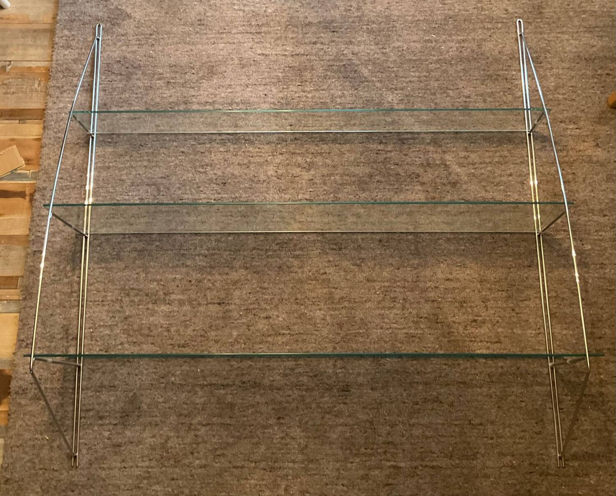 Étagère design demi lune en métal chromé et verre
