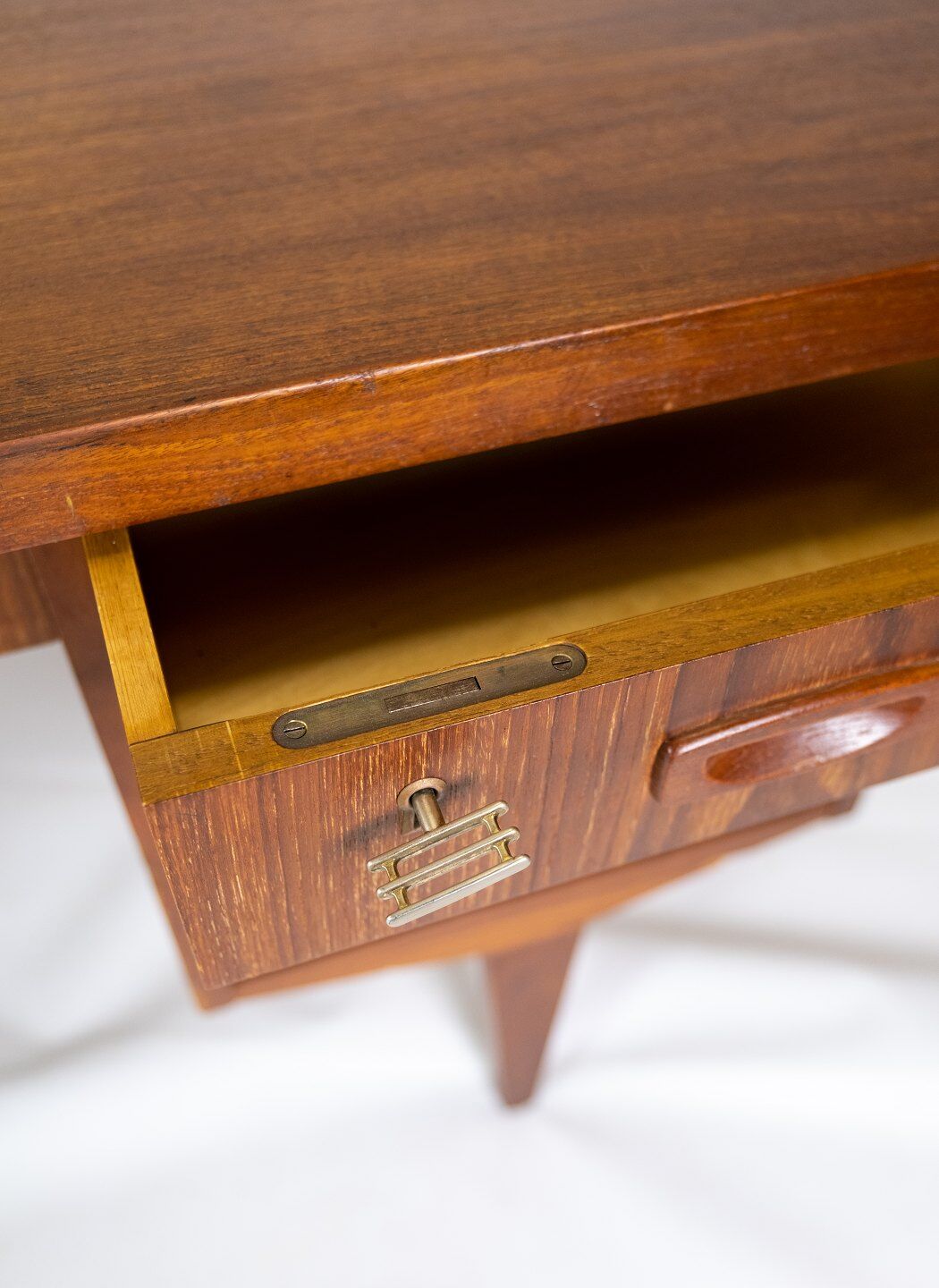 Desk in teak of danish design from the 1960s