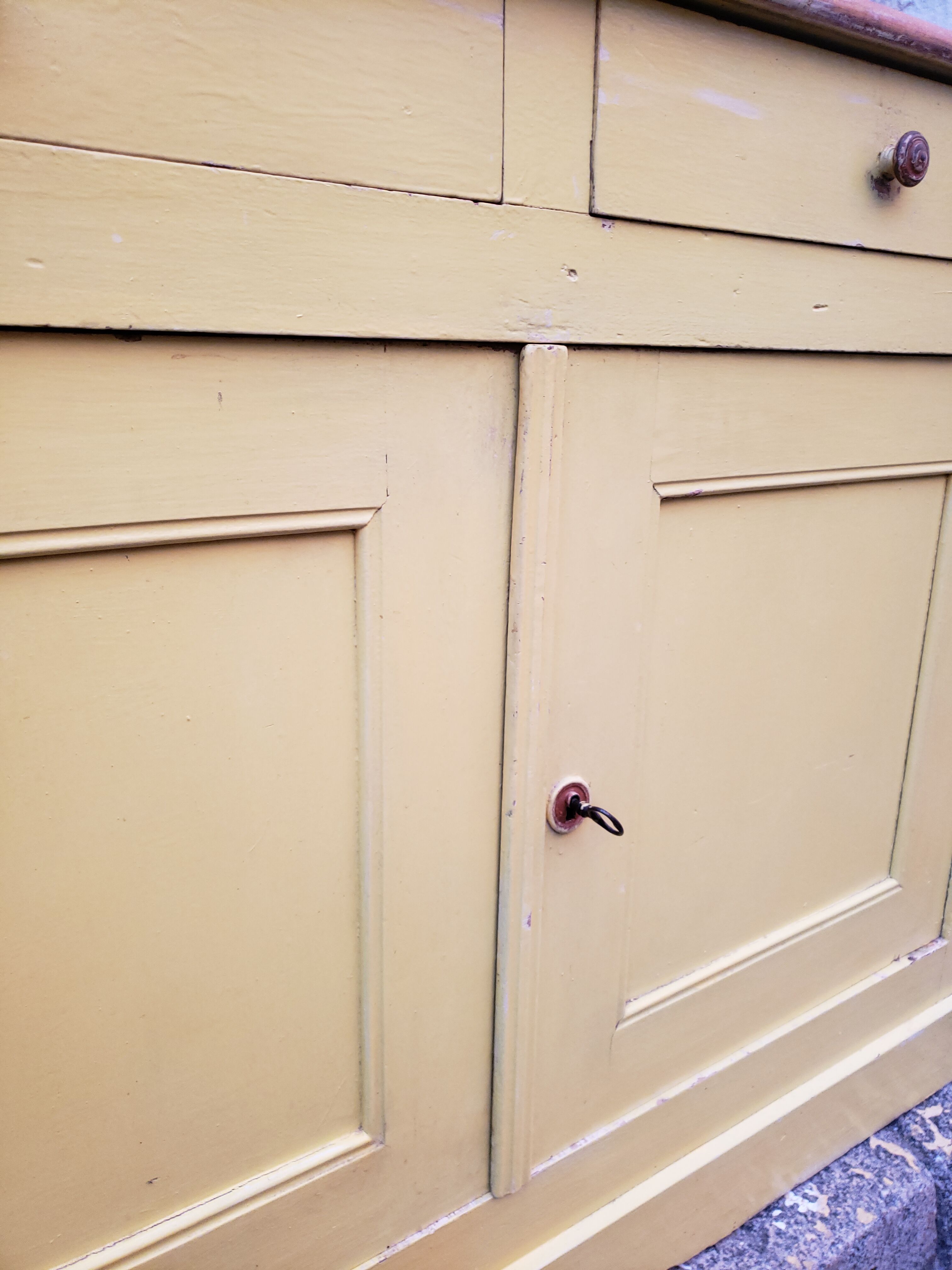 Lemon yellow country buffet