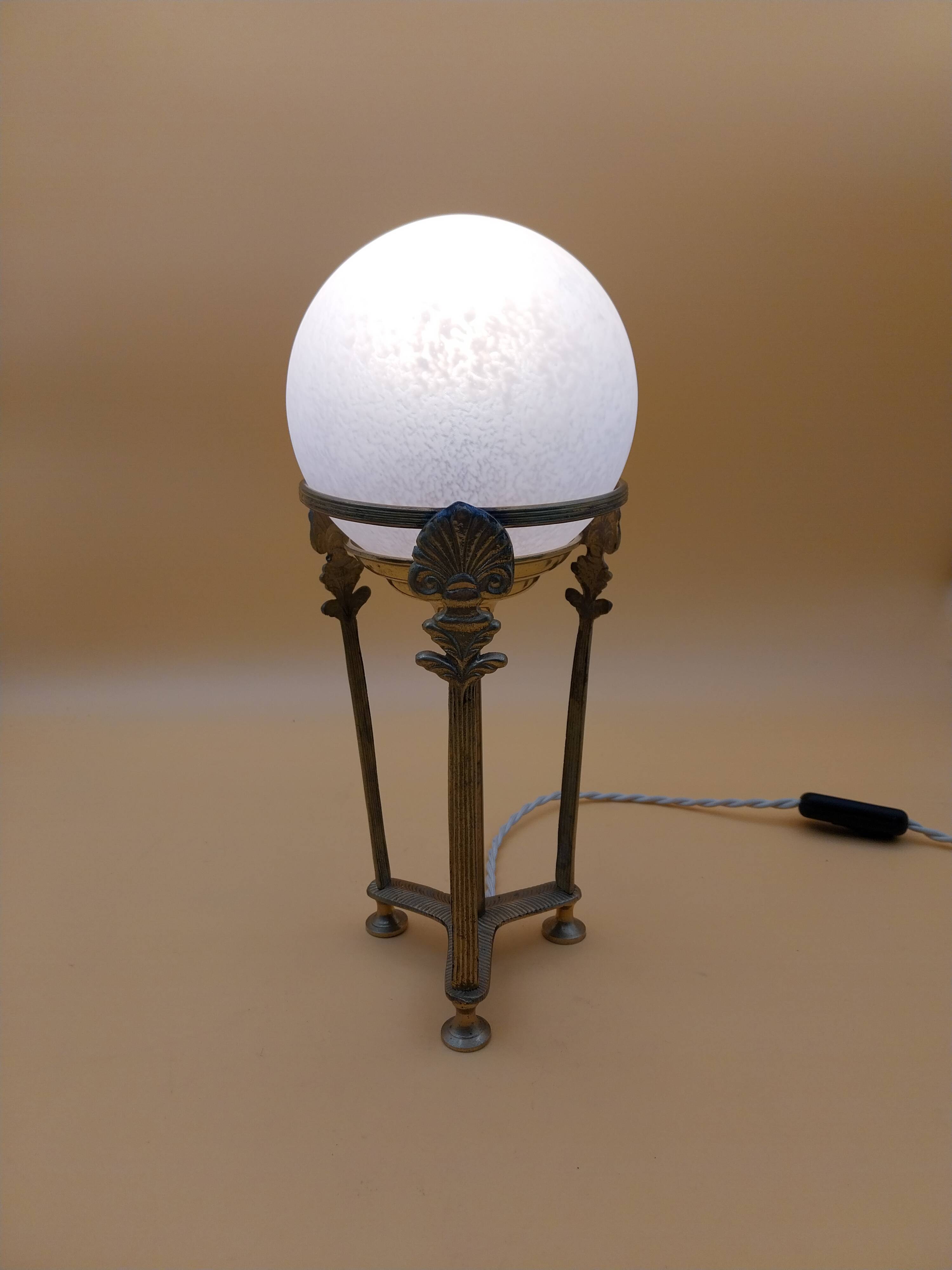 Art Deco lamp in bronze, brass, and Clichy glass globe, tripod.