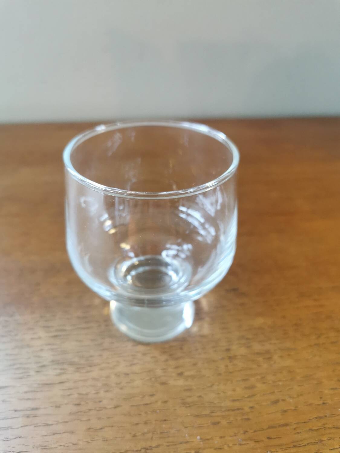 6 stackable vintage 70s stemmed glasses