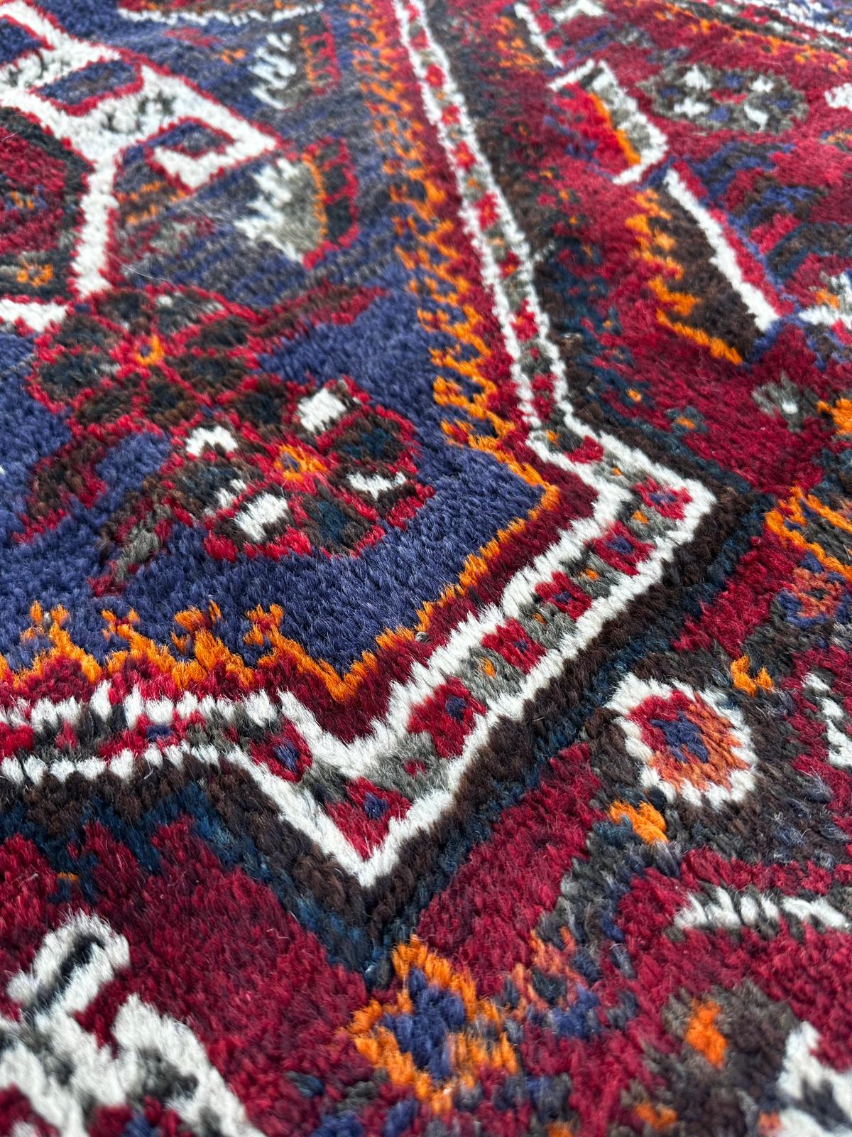 Handmade Persian carpet 265cm x 175cm