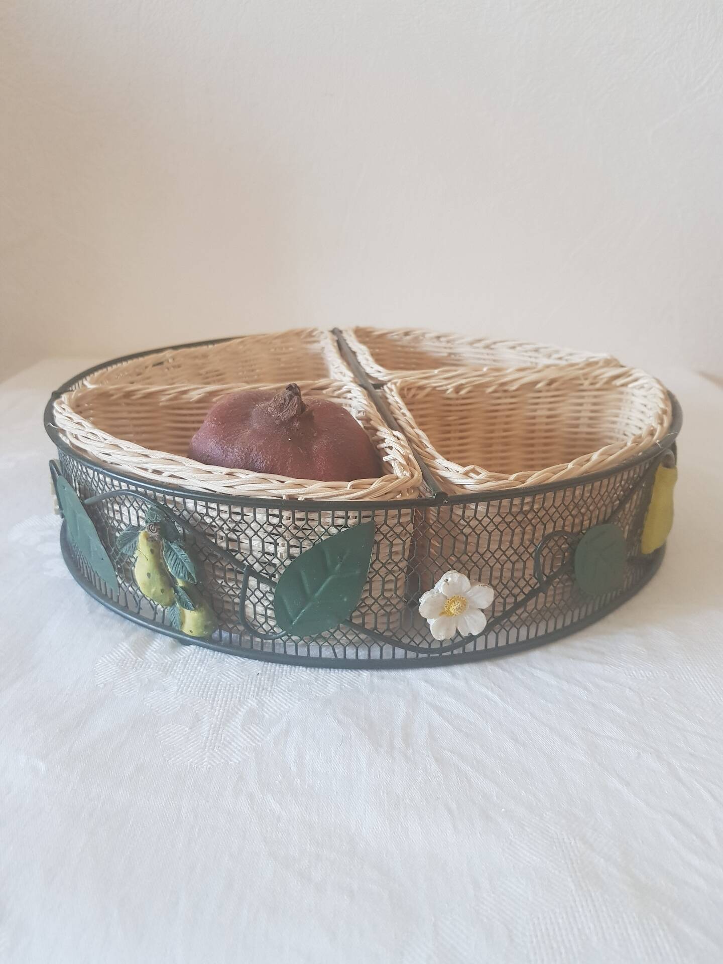 Metal basket with 4 wicker compartments