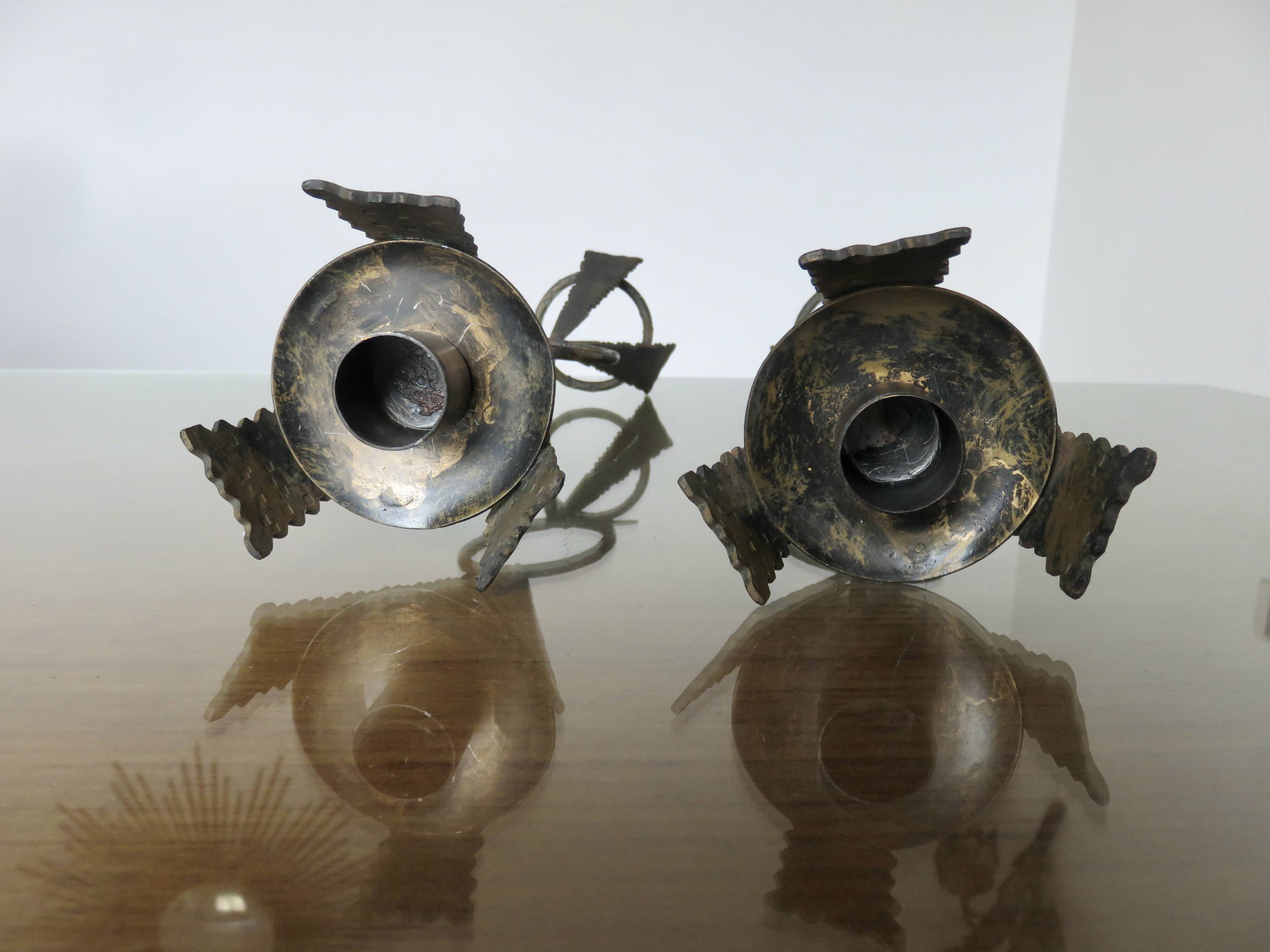 Pair of brutalist candlesticks in forged and hammered raw steel from the 1970s.