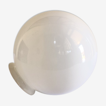 Globe suspension en opaline blanche vintage