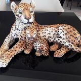CHEETAH WITH ITS CUB - IN CERAMIC