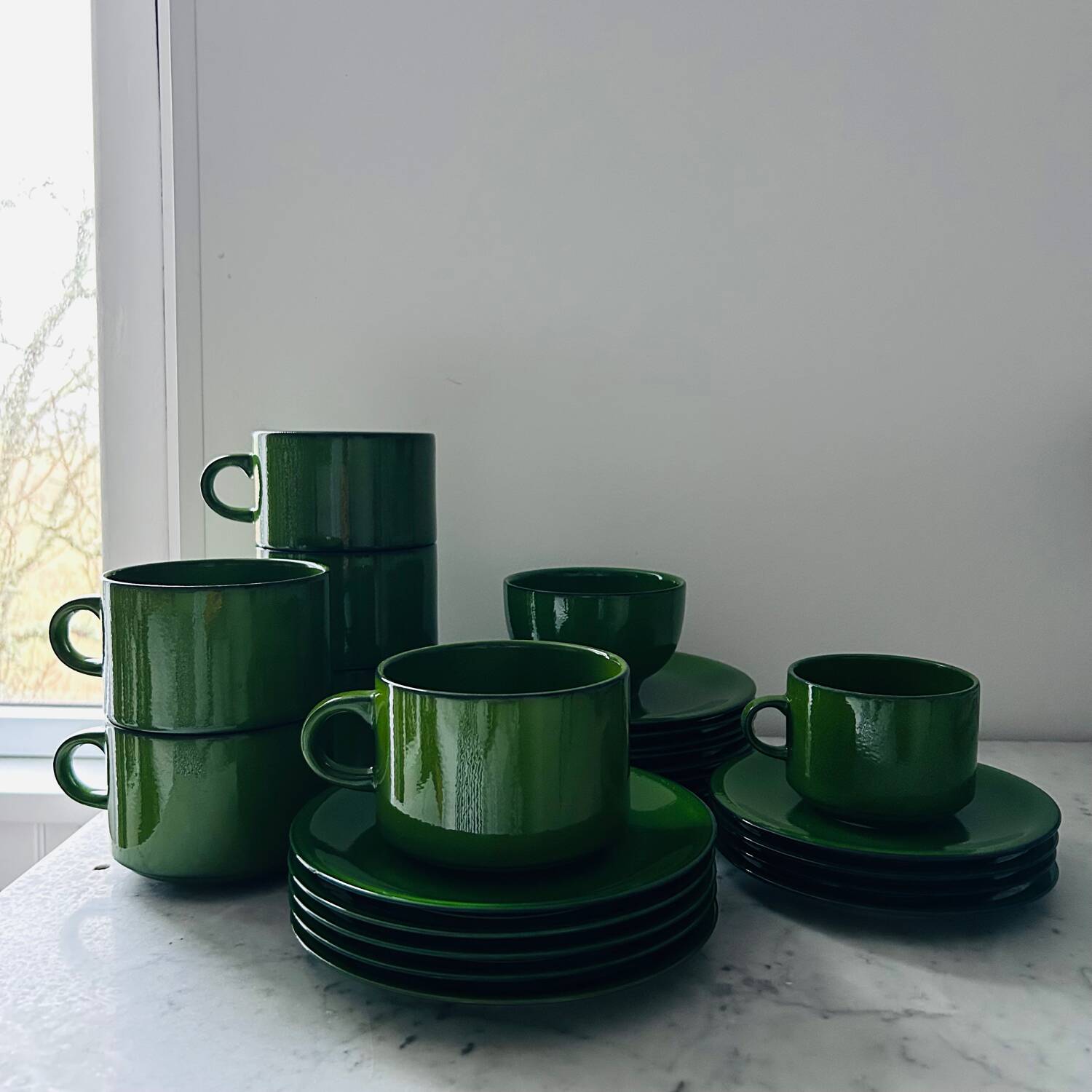 Set of 25 dessert and coffee pieces