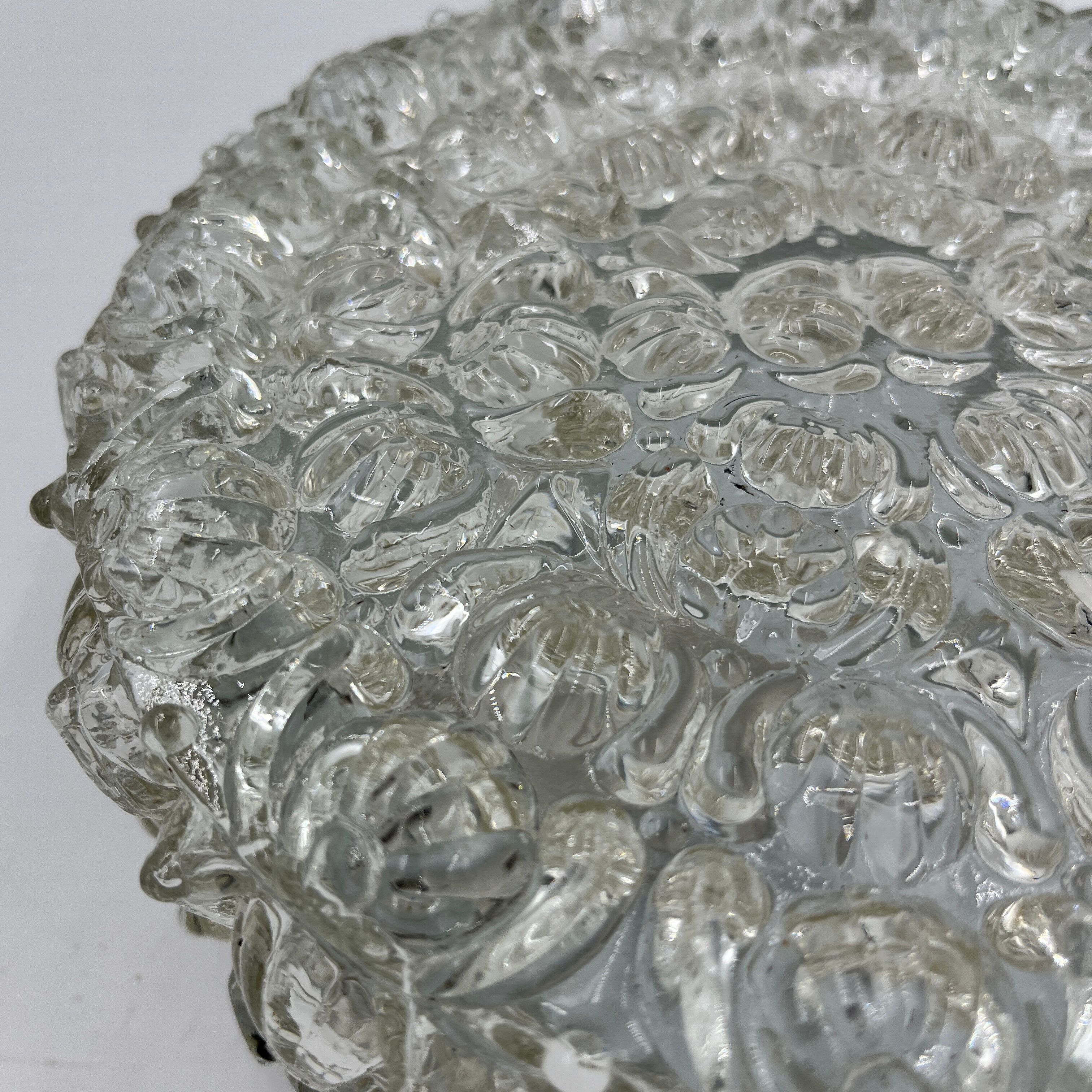 Cast glass ceiling lamp with relief