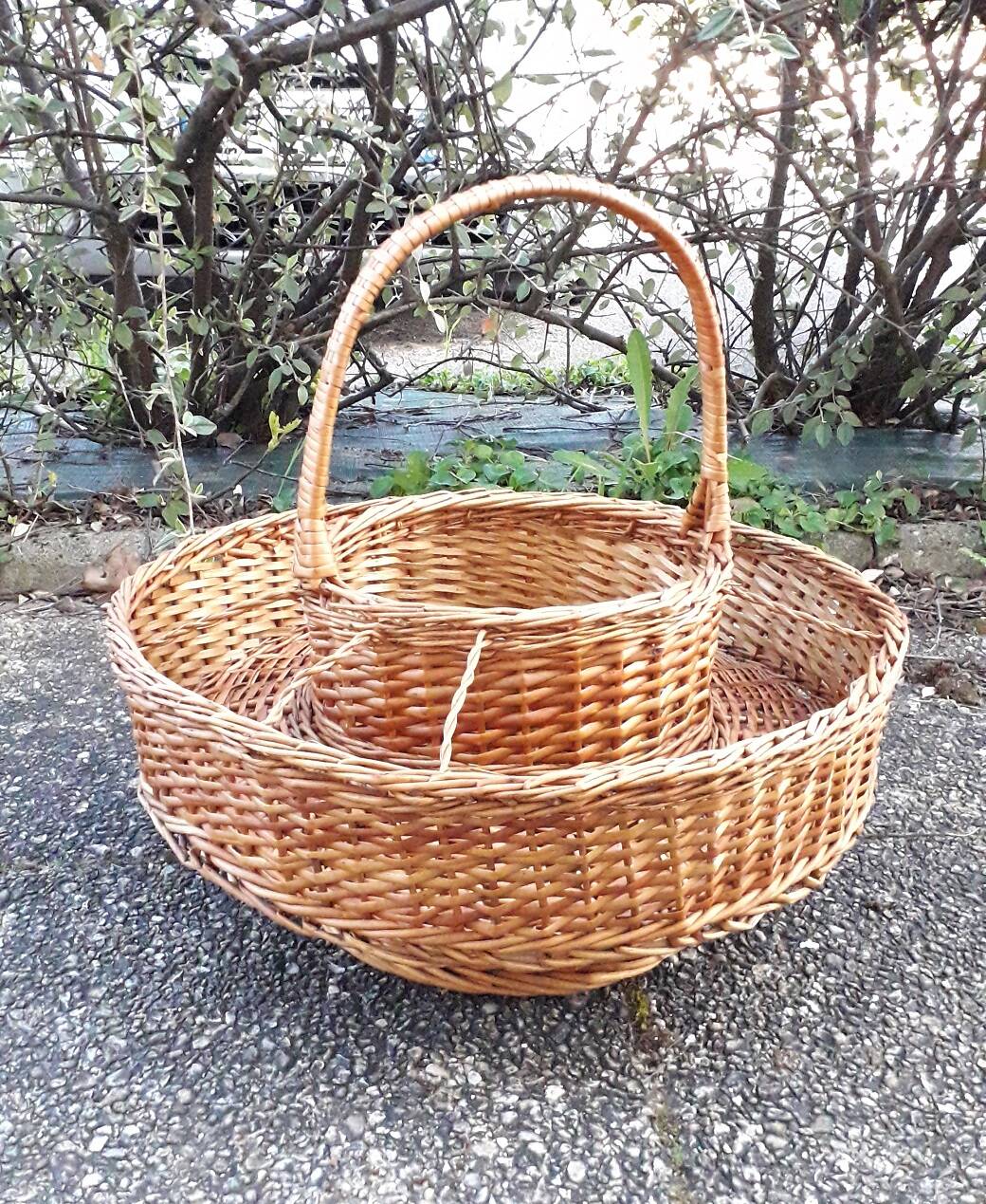 Wicker bottle holder bar basket