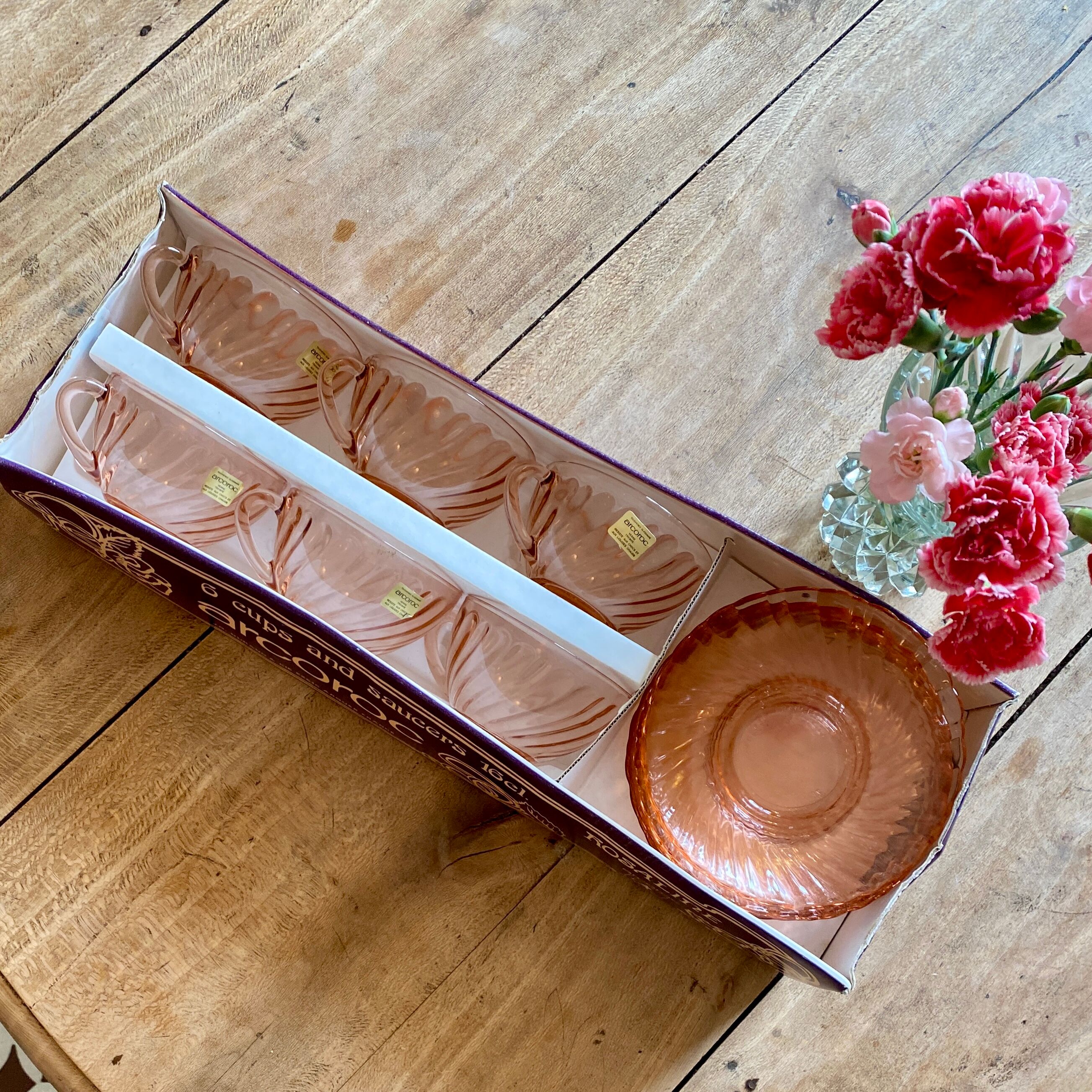 Set of 6 cups and vintage saucer in rosaline from Arcoroc