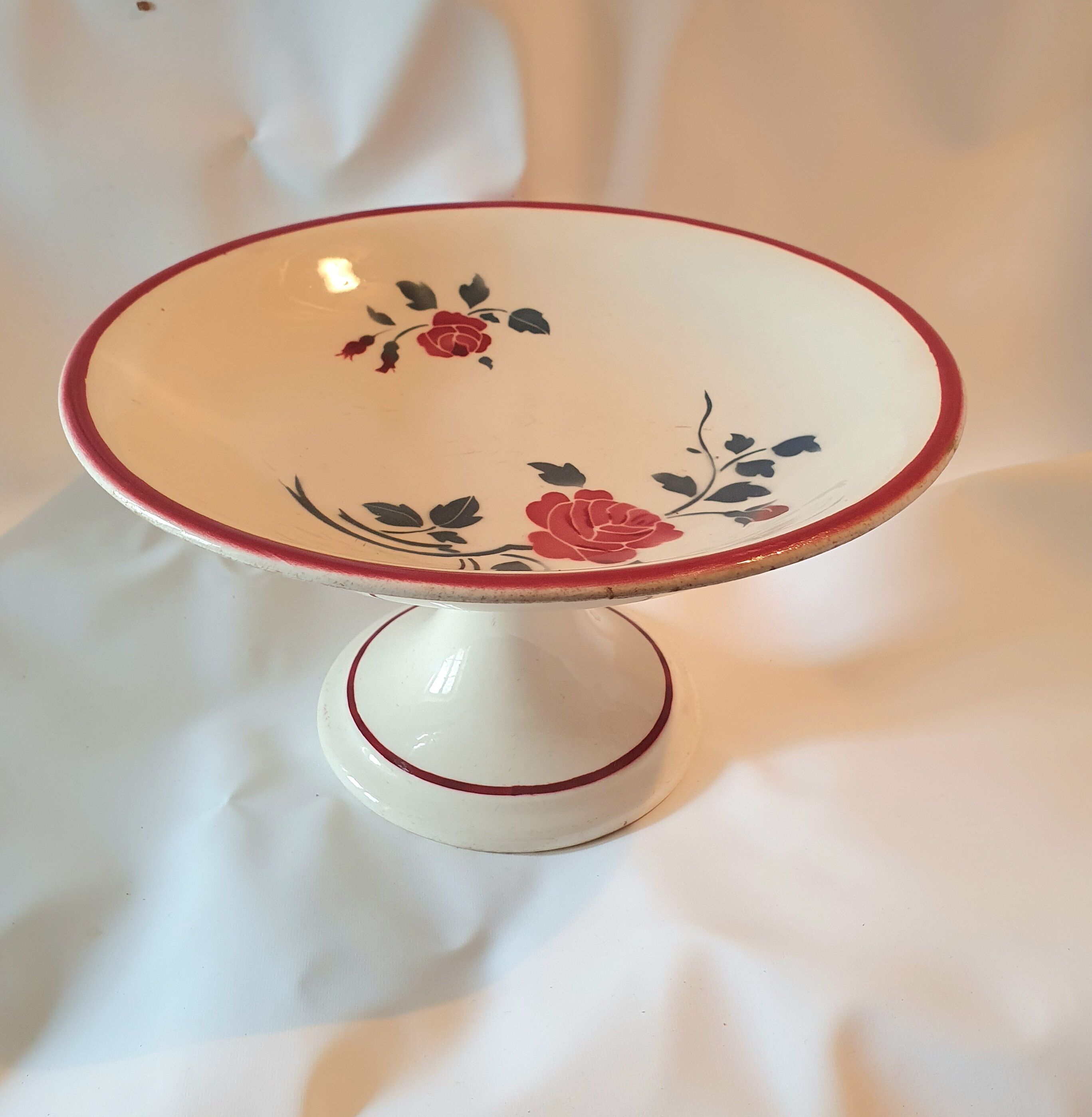 Cut on foot earthenware decoration roses